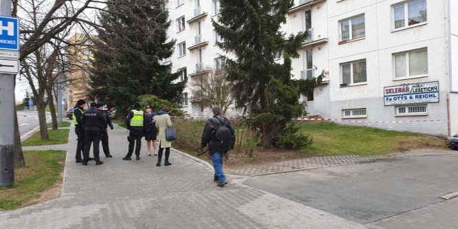 Kizuhant egy kislány az ötödik emeletről, később az anyja is utána ugrott