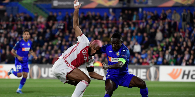 Az Ajax sztárja a földön fetrengve gúnyolta ki az ellenfelét - videó