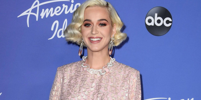 Hoppá! Katy Perry vörösre váltott- Fotók