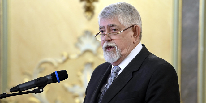 Júliustól tíz százalékkal emelkedik a pedagógusok bére
