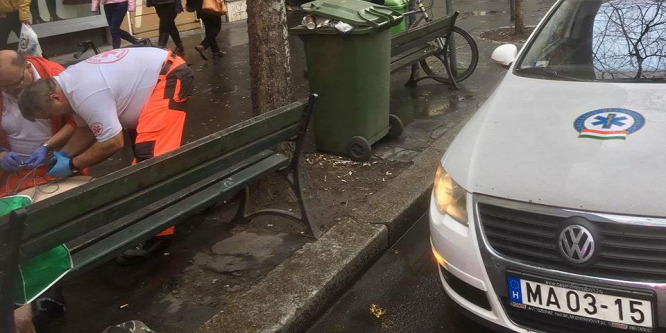 Öltönyben mentett életet a Teréz körúton egy mentős