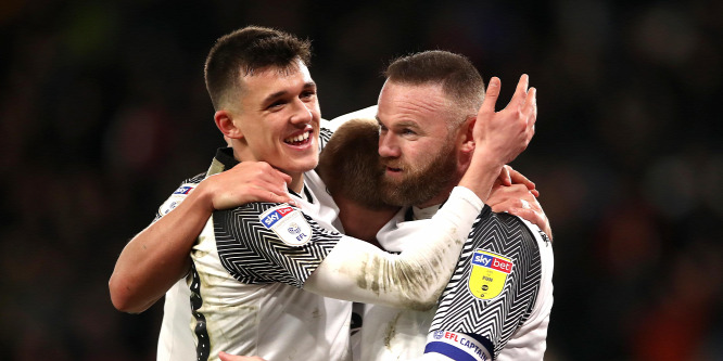 Panenkás góllal ünnepelte félezredik angol bajnokiját Rooney - videó