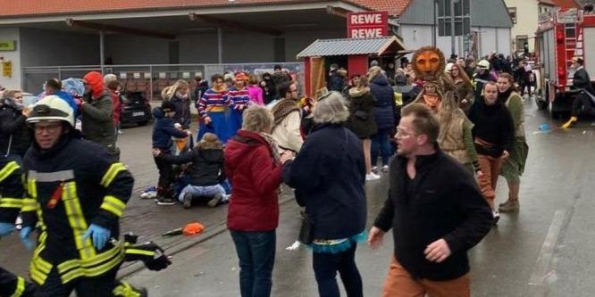 Szándékosan a karneválozó tömegbe hajott egy autós Németországban, nagyon sok a sérült