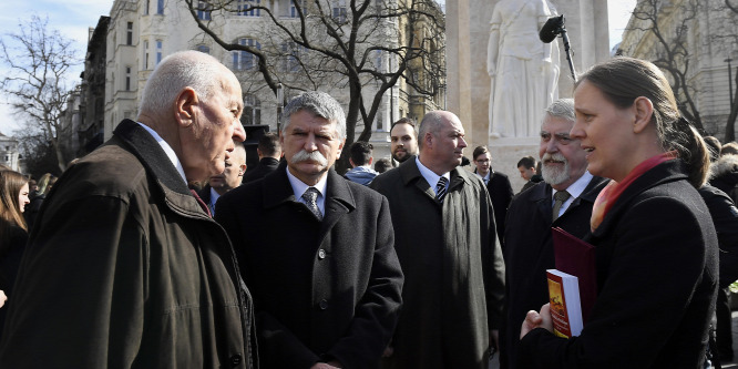 Megkoszorúzták a Nemzeti vértanúk emlékművét