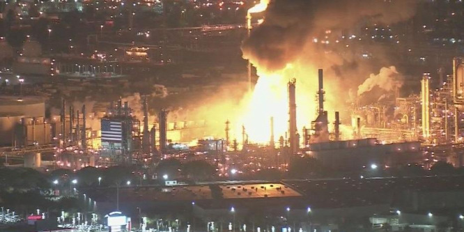 Brutális tűz Los Angeles mellett, kigyulladt egy olajfinomító - videó