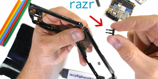 Így néz ki darabokban az összehajtható Motorola Razr