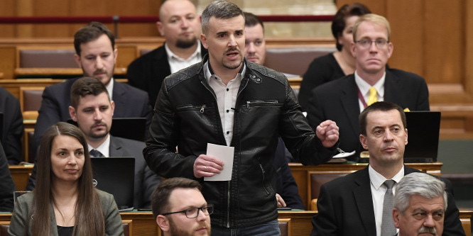 Kilépett jobbikosok: Nem fogjuk ölbe tett kézzel nézni, ahogy Jakab Péter kiárusítja a pártot Gyurcsány Ferencnek