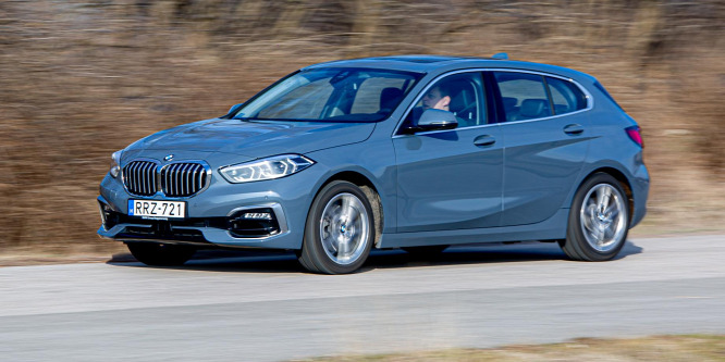 Kitágult orrlyukkal áll be a sorba, de igazi BMW maradt? – BMW 118i teszt