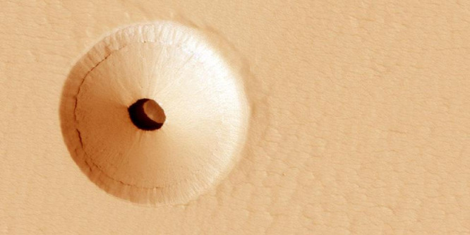Különös marsi lyukat fotózott a NASA, nem tudni, mit rejt