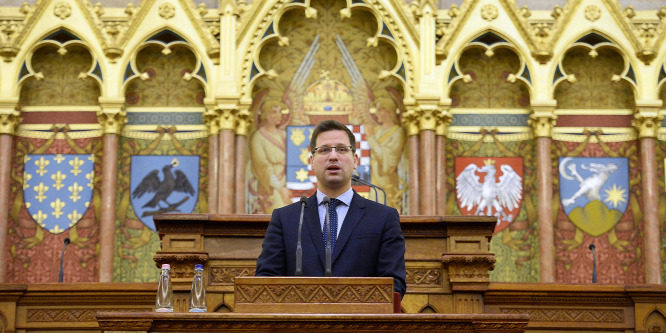 Gulyás Gergely: Esterházy János öröksége egyszerre egyetemes és nemzeti
