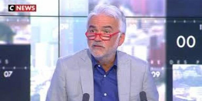Újabb francia újságíró kapott halálos fenyegetést egy migráns hátterű rappertől