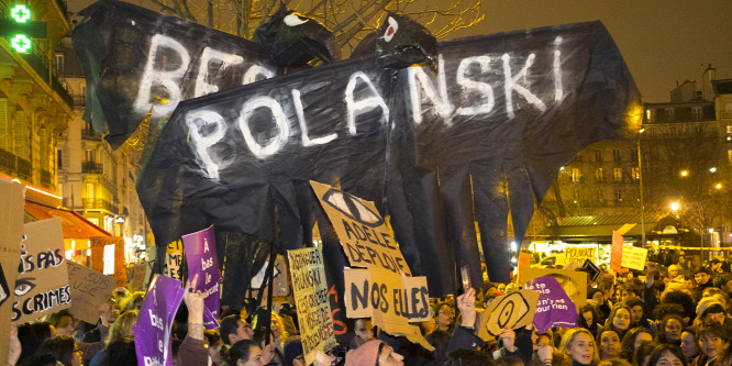 Két szélsőbaloldali aktivistanő szerint Roman Polanskit el kellene gázosítani