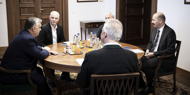 Orbán Viktor az evangélikus egyház vezetőivel egyeztetett