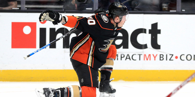 Klubrekordot jelentő mesterhármast lőtt az Anaheim verőembere - videó