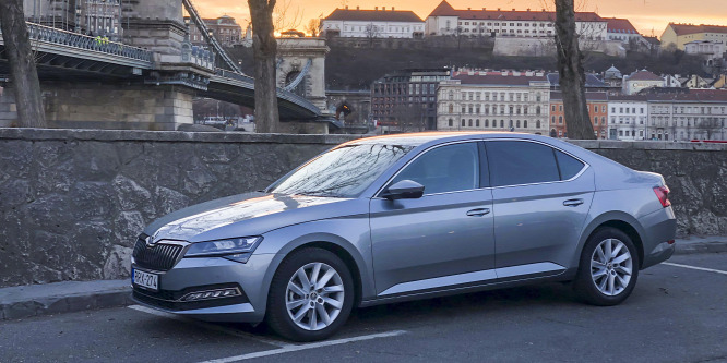 Mínusz 700 ezer forint a Skoda-embléma miatt