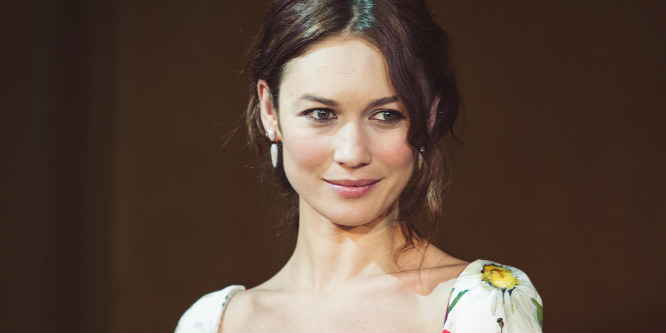 Legyőzte a koronavírust a Bond-lány Olga Kurylenko