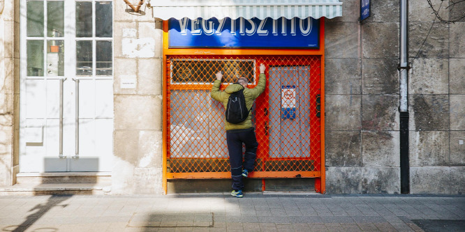 Így zártak be a boltok, éttermek és kávézók délután háromkor
