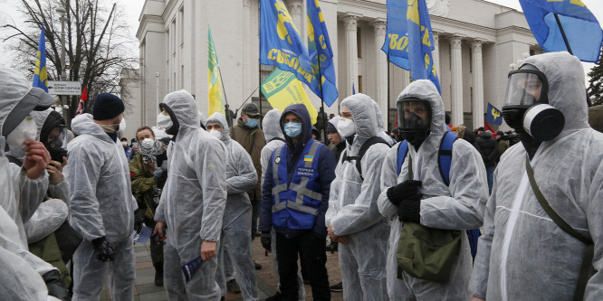 Több tízezer ukránt szállítottak haza a koronavírus miatt