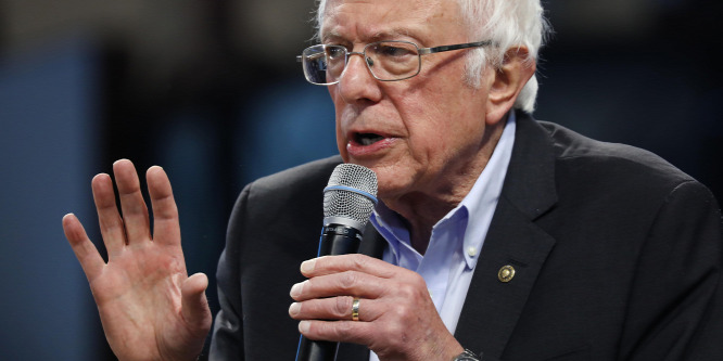 Bernie Sanders egyelőre nem lép vissza