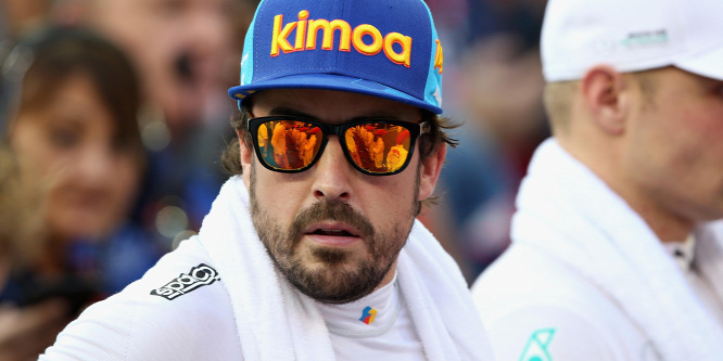 Egymásnak üzenget Alonso és a volt spanyol szövetségi kapitány