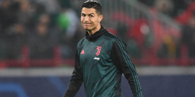 Cristiano Ronaldo egy dekát sem hízott a házi karanténban - fotó