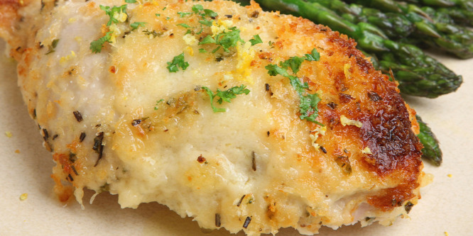 Vajas-parmezános csirkemell, ha unja a rántott húst