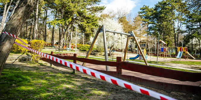Hétfőtől pénzbírság járhat az óbudai játszóterek használatáért