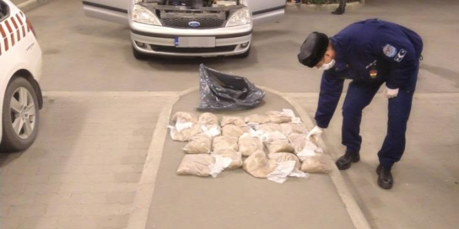 Két autóban találtak dohányt a rendőrök Vállajnál