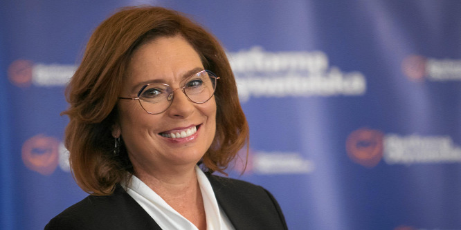 Felfüggesztette elnökválasztási kampányát a fő lengyel ellenzéki jelölt