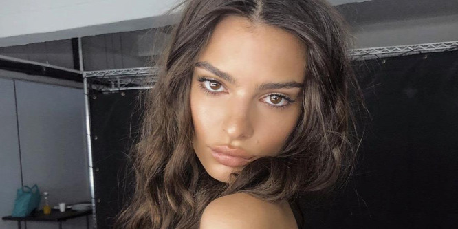 Emily Ratajkowski szája már-már kacsacsrre hasonlít – Fotó