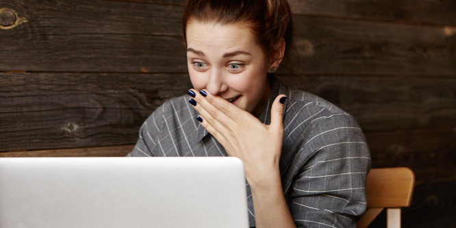 Az online meetingek varázsa: kínos helyzetbe került a főnök
