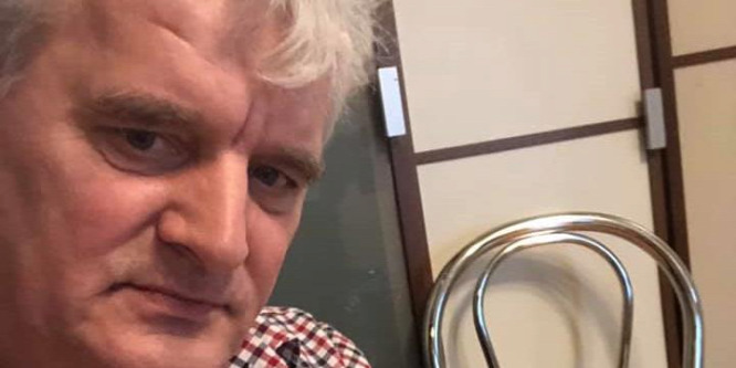Nem tudok állni, csak egy-két percet, ülni is csak keveset, az izmaim eltűntek