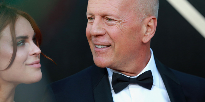 Bruce Willis leborotválta a lánya haját - videó