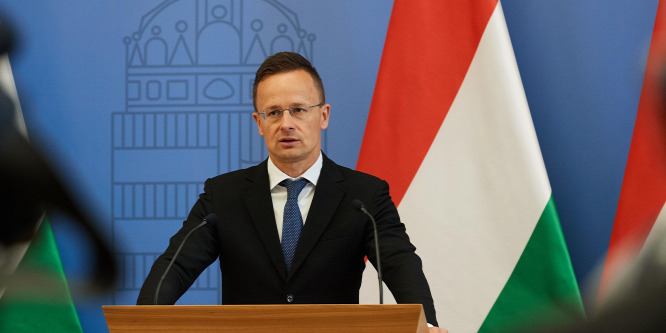 Szijjártó Péter: Kazahsztán 100 ezer szájmaszkot adományozott Magyarországnak
