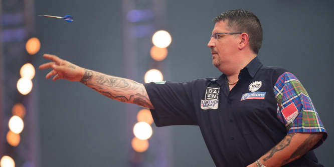 Az elődöntőbe jutott a kétszeres világbajnok a darts-vb-n - videó