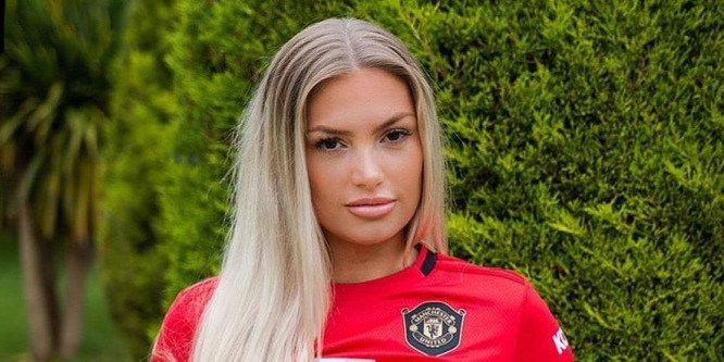 Ettől a dögös United-szurkolótól még José Mourinho szája is tátva maradt - Fotó