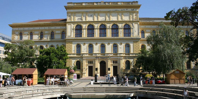 Levegőfertőtlenítő berendezéseket helyeztek el a Szegedi Egyetem klinikáin