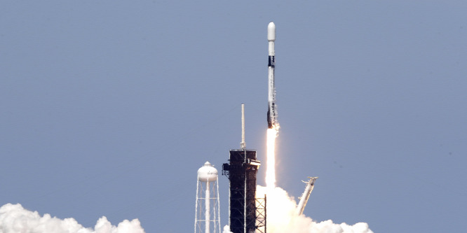 Újabb 60 műholdat állított Föld körüli pályára a SpaceX