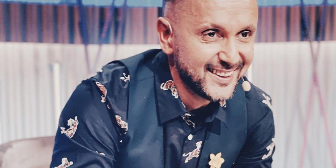 Vicces képet posztolt Majka: "Végre van egy rendes kukac a lábam között..." - Fotó