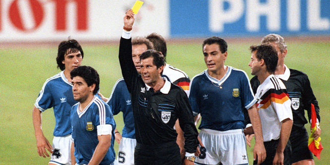 Maradonát már a vesztes vb-döntő előtt kiállíthatta volna a játékvezető