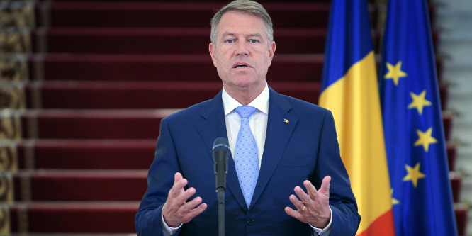 Magyarellenes történelmi személyiségeket nyilvánított a román nemzet hseinek Klaus Iohannis