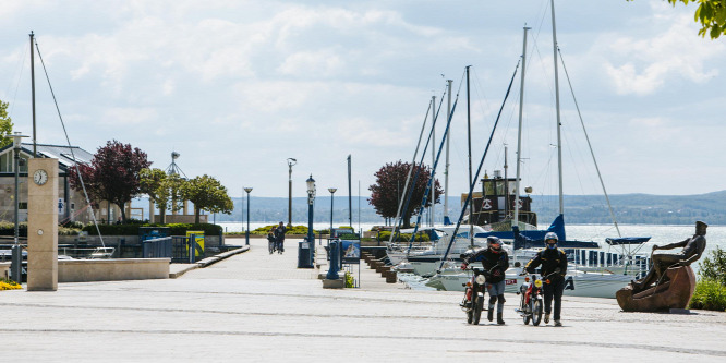 Részegen hajtott egy hajós egy vízisípályára Balatonfüreden