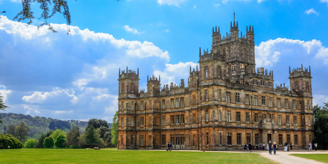 Megmutatjuk, valójában kik laknak a Downton Abbey legendás kastélyában: még a villanyszámla fizetése is gondot okoz számukra