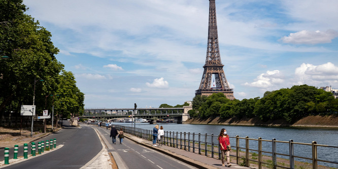 Eladtak egy eredeti darabot az Eiffel-toronyból