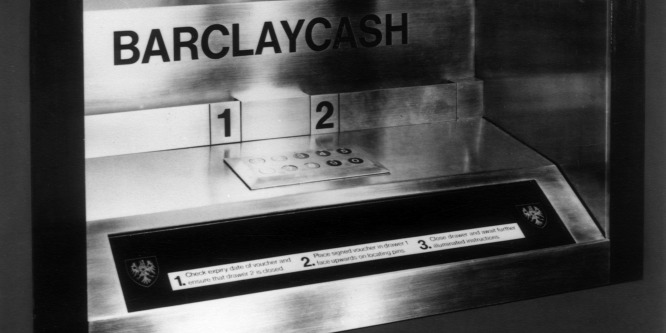 Egy néhány perces késésnek köszönhetők a mai bankautomaták