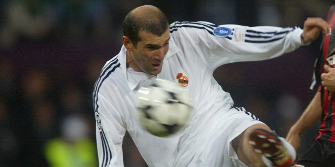 18 éve lőtte Zidane karrierje legemlékezetesebb gólját - videó