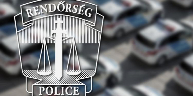 Kilopta a pénzt a kasszából egy ruhaüzlet dolgozója