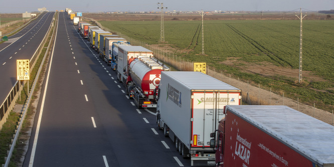 11 kilométeres a kamionsor Csanádpalotánál