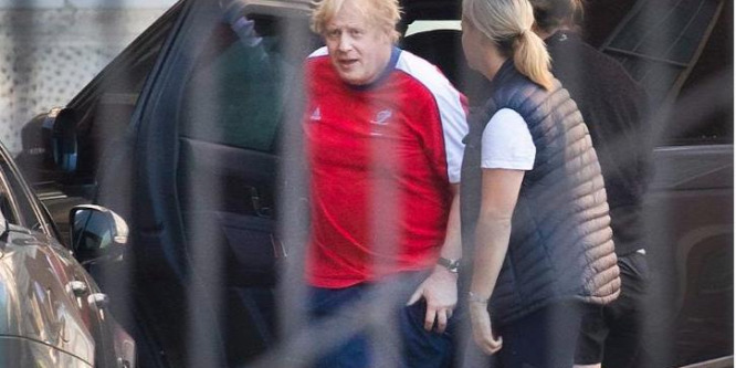 Boris Johnson királynői engedéllyel edzhet a Buckingham-palota területén
