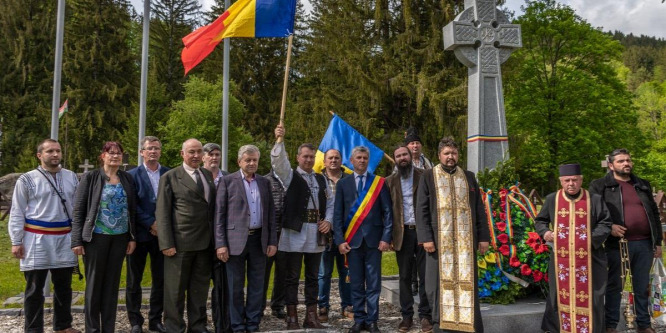 A kijárási korlátozások ellenére vonultak a román szélsőségesek Úzvölgyében
